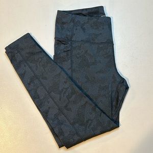 Mondetta Performance + Luxury (M)